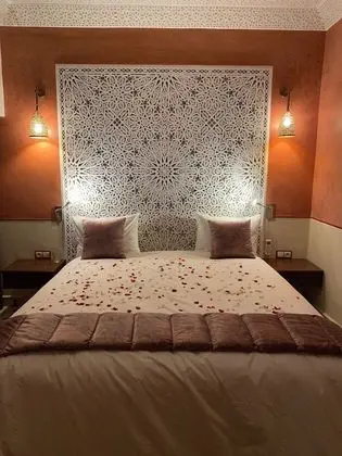 Süit, Banyolu/Duşlu, Havuz Manzaralı (Kahina)