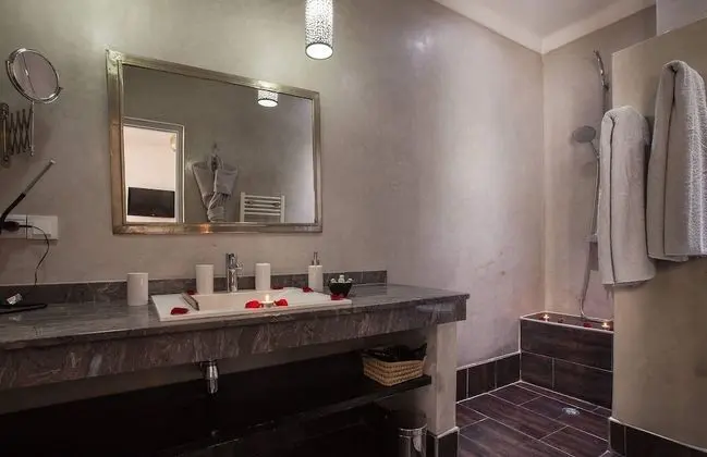 Deluxe Tek Büyük veya İki Ayrı Yataklı Oda