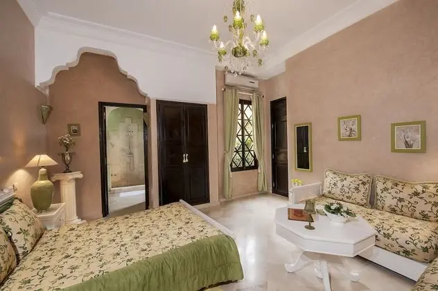 Junior Tek Büyük Yataklı Oda, 1 Büyük (Queen) Boy Yatak, Sigara İçilmez, Bahçe Manzaralı