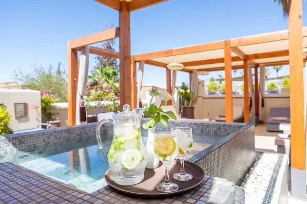 Deluxe Tek Büyük veya İki Ayrı Yataklı Oda, Banyolu/Duşlu (Santal)