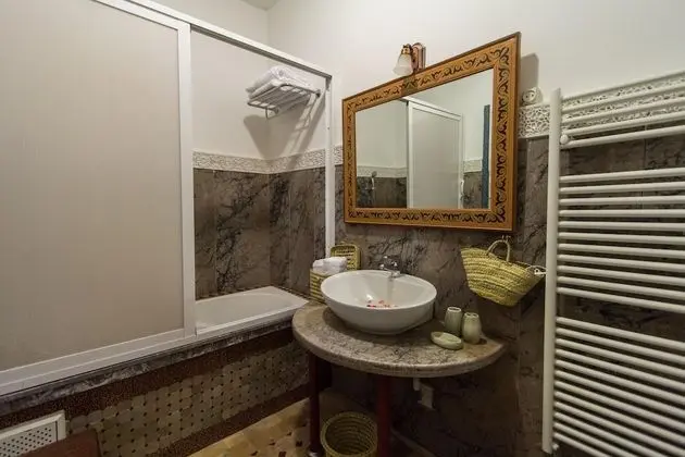 Superior Tek Büyük veya İki Ayrı Yataklı Oda, 1 Yatak Odası, Avlu Manzaralı