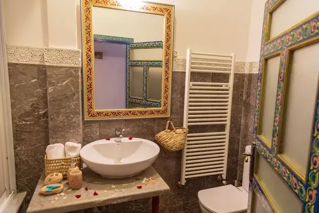 Superior Tek Büyük veya İki Ayrı Yataklı Oda, 1 Yatak Odası, Avlu Manzaralı