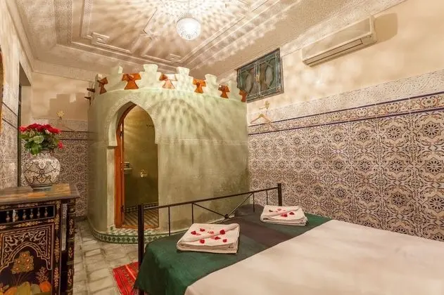 Traditional Tek Büyük Yataklı Oda