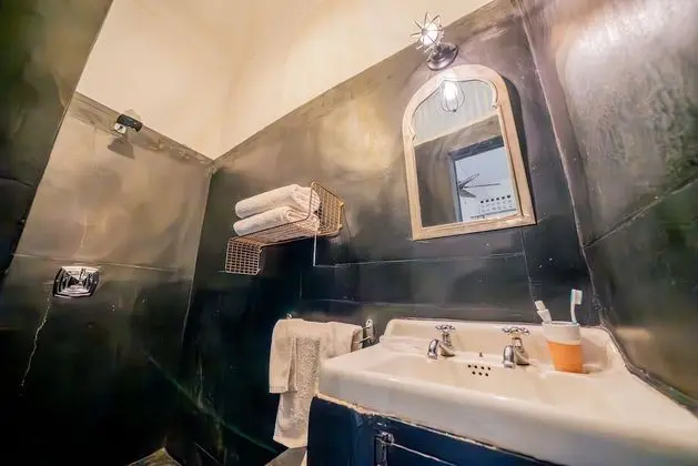 İki Ayrı Yataklı Oda (Salloum)