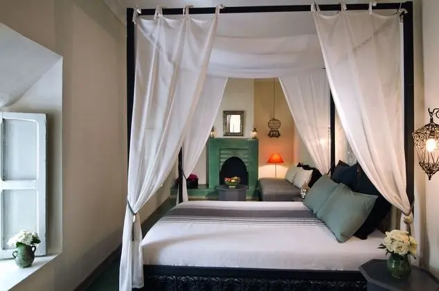 Canopy Bed Suite