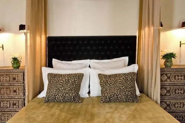 Junior Tek Büyük veya İki Ayrı Yataklı Oda