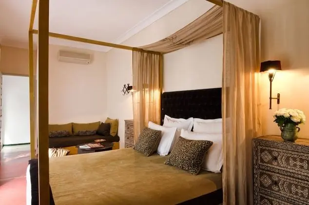 Junior Tek Büyük veya İki Ayrı Yataklı Oda