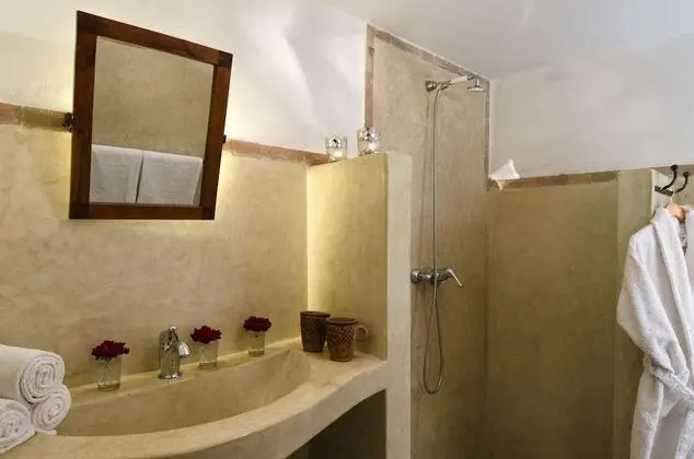 Junior Tek Büyük veya İki Ayrı Yataklı Oda