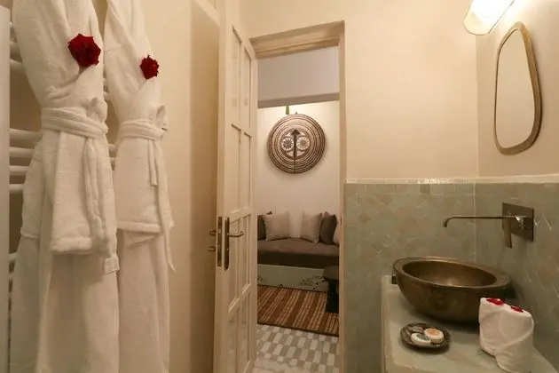 Deluxe Üç Kişilik Oda, Banyolu/Duşlu (Zahia)