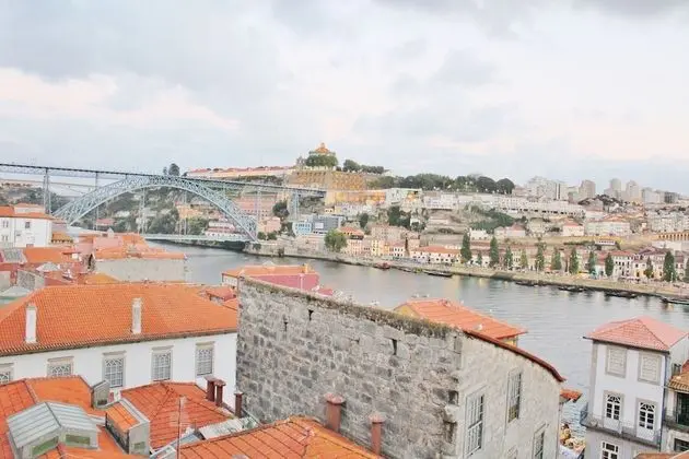 Çatı Katı (Loft), Nehir Manzaralı (Rua Infante Dom Henrique, 87)