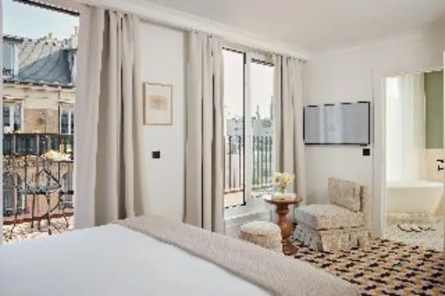 JUNIOR SUITE