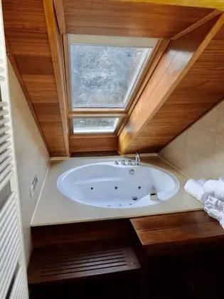 Süit, Sıcak Su Küveti