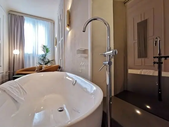 Deluxe Süit, Küvet