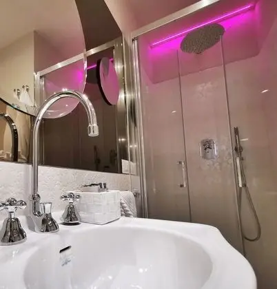 Deluxe Tek Büyük Yataklı Oda, 1 Yatak Odası, Özel Banyo, Bahçe Manzaralı