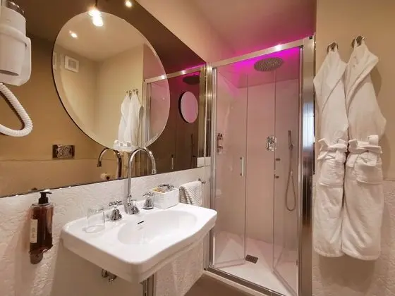 Deluxe Tek Büyük Yataklı Oda, 1 Yatak Odası, Özel Banyo, Bahçe Manzaralı