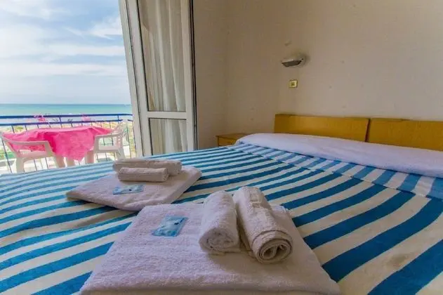 Tek Büyük Yataklı Oda, Deniz Manzaralı