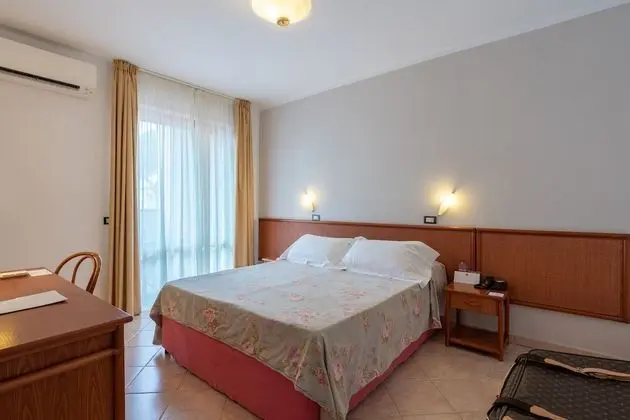 Standard Tek Büyük veya İki Ayrı Yataklı Oda (Beach Package)