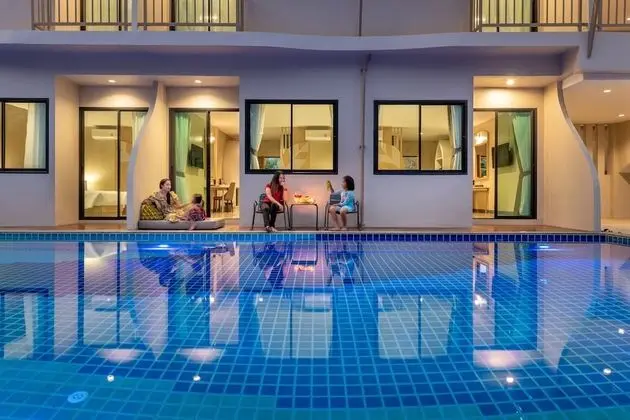 Deluxe Room Pool Access
