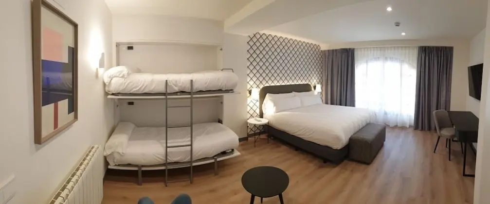 Family Tek Büyük Yataklı Oda