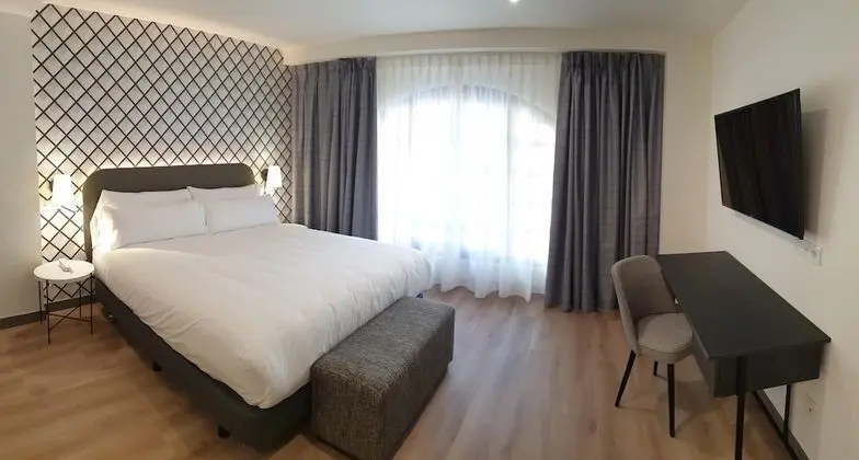 Family Tek Büyük Yataklı Oda