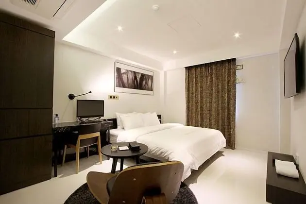 Deluxe King or Twin Room (Randomly Assigned Upon Check-in)