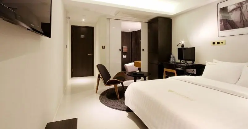 Deluxe King or Twin Room (Randomly Assigned Upon Check-in)