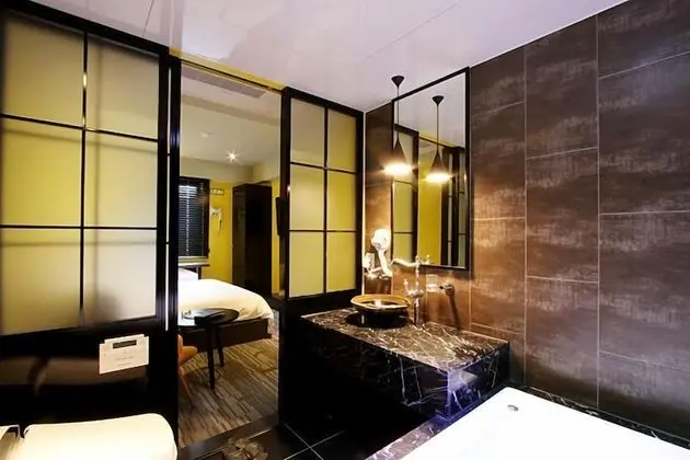 Deluxe King or Twin Room (Randomly Assigned Upon Check-in)