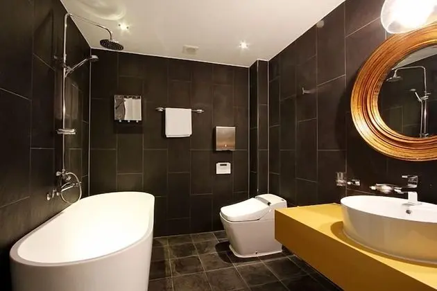 Deluxe King or Twin Room (Randomly Assigned Upon Check-in)