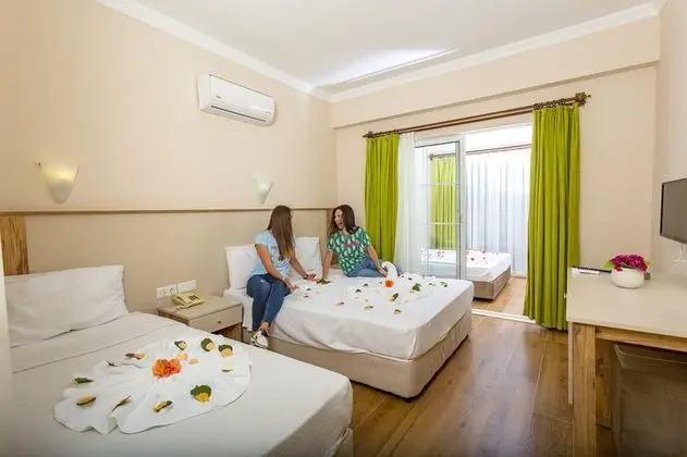 Aile Odası, Dağ veya Havuz Manzaralı, Balkonlu