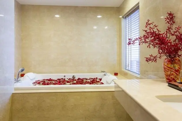 Family Jacuzzi Deluxe Sea View