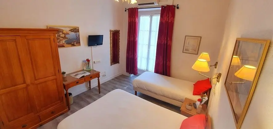 Üç Kişilik Oda