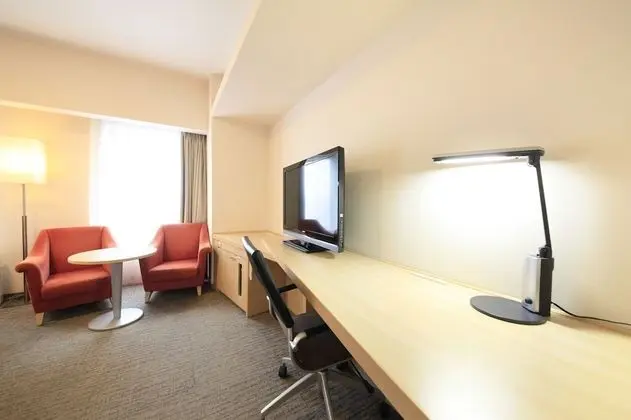 Üç Kişilik Oda, Sigara İçilmez (Studio)