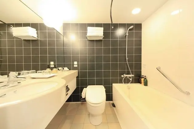 Üç Kişilik Oda, Sigara İçilmez (Studio)