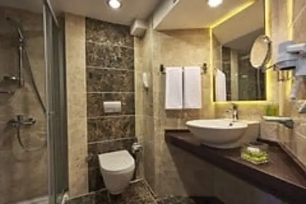 Bahçe Club Aile Odası Banyo