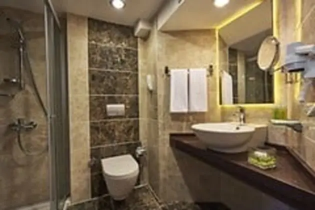 Bahçe Club Odası Banyo