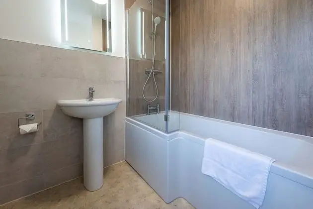 Tek Büyük Yataklı Oda, Banyolu/Duşlu (& Shower)