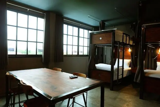 6 Beds Family Room