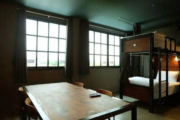 6 Beds Family Room