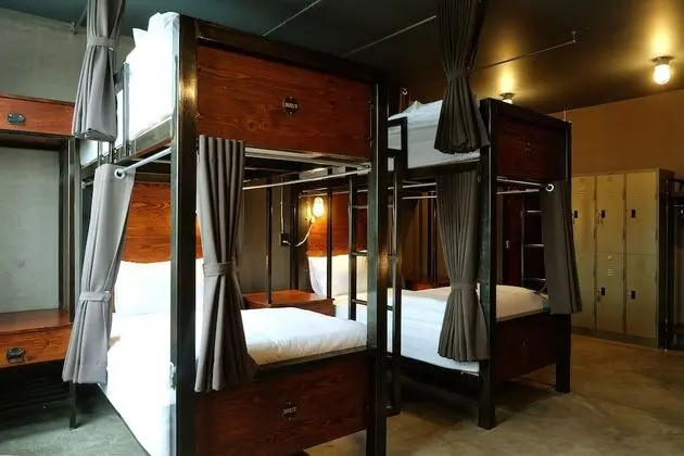 6 Beds Family Room