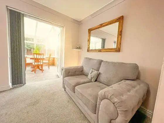 Business Ev, Özel Banyo, Bahçe Manzaralı (Rider Gardens Home)