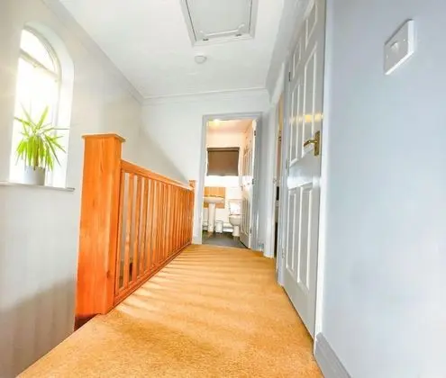 Business Ev, Özel Banyo, Bahçe Manzaralı (Rider Gardens Home)