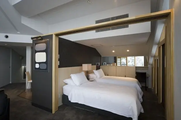 Stüdyo (1 King or Twin and Queen Wall Bed )
