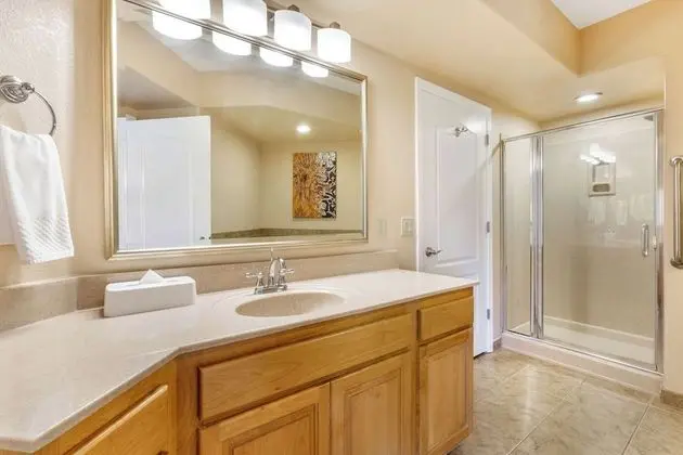 1 Bedroom 1 King Suite with Sofabed