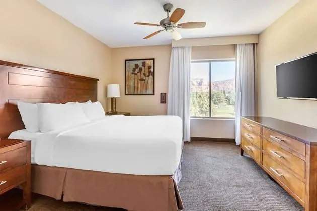 2 Bedroom 1 King 1 Queen Suite with 2 Sofabeds