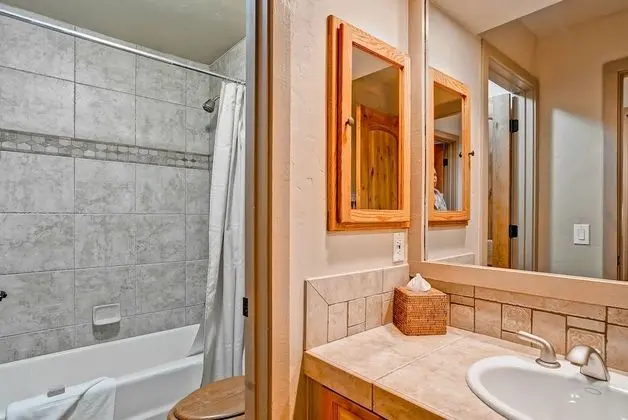 Ev, Birden Çok Yatak, Dağ Manzaralı (Three-Bedroom House)