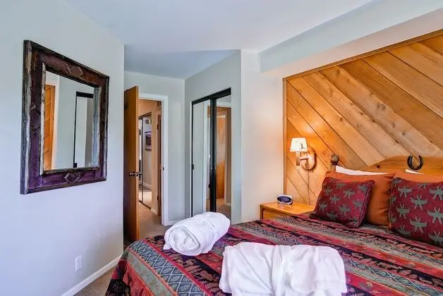 Ev, Birden Çok Yatak, Dağ Manzaralı (Three-Bedroom Townhouse)