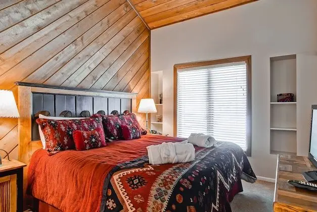 Ev, Birden Çok Yatak, Dağ Manzaralı (Three-Bedroom Townhouse)