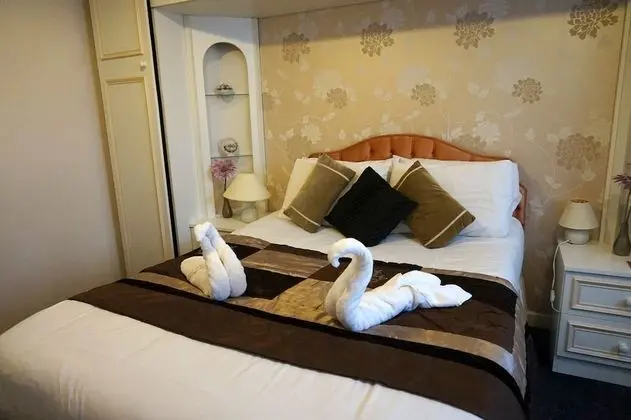 Tek Büyük Yataklı Oda, Banyolu/Duşlu