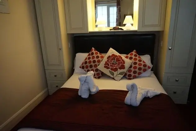 Tek Büyük Yataklı Oda, Banyolu/Duşlu