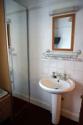 Tek Kişilik Oda, Ortak Banyo